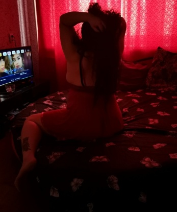 💋
✨ Мои услуги включают классический и эротический массаж, ласки, оральные ласки, стриптиз и доминацию. Я всегда открыта для новых экспериментов и готова реализовать твои самые сокровенные фантазии. 💫
Не бойся делиться своими желаниями со мной - я уверена, что смогу тебя удовлетворить! 😉
Мои положительные отзывы говорят о том, что я способна доставить настоящее удовольствие и расслабление. Доверься мне и ты не пожалеешь! 🌟
📷 В моем альбоме ты найдешь фотографии, которые подчеркнут мою красоту и сексуальность. Поверь, они только намекнут на то, что ты можешь ожидать при встрече.
Живу в Москве и готова встретиться с тобой в любое удобное для нас время. Жду твоего звонка! 🌹 Ульяна